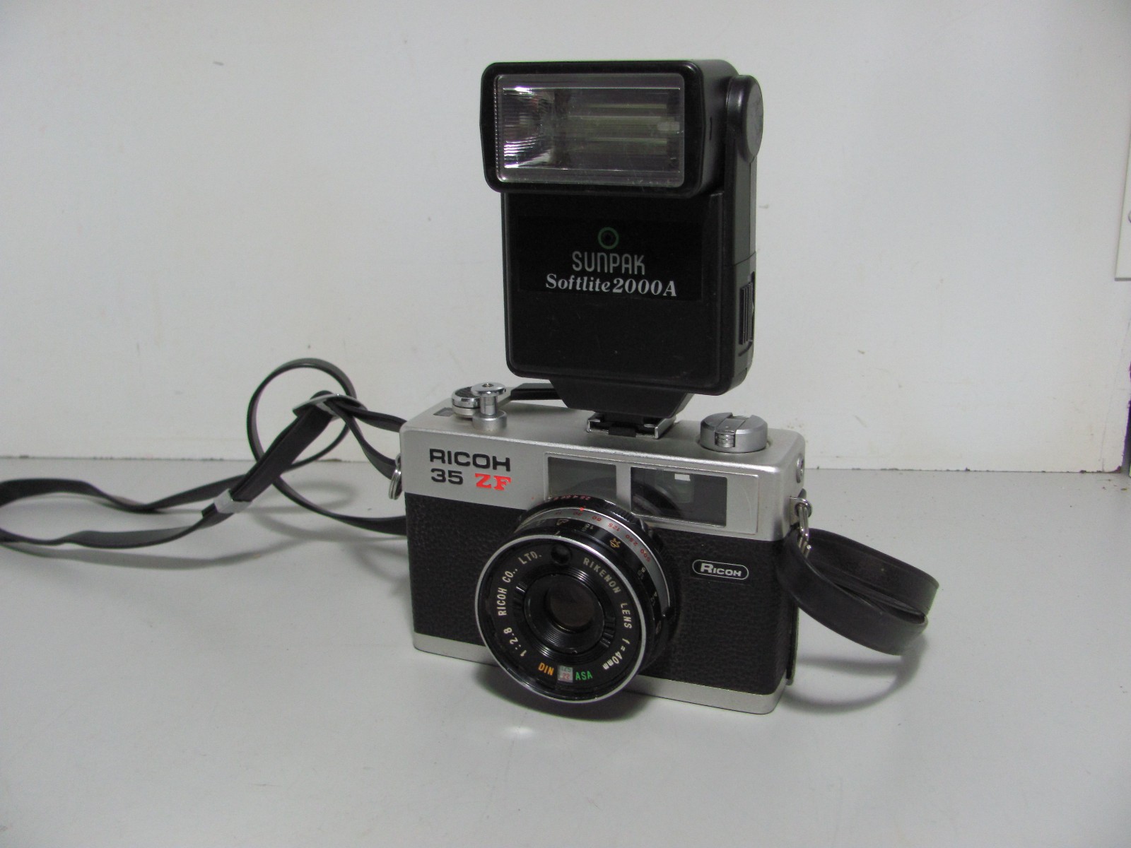 Ricoh 35 ZF 35mm Camera With Flash Unit All In Excellent Working Condition
