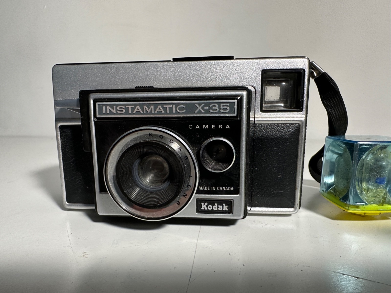 Vintage 1970’s Kodak Instamatic X-35 Film Camera UnTested – w/Flash Cubes
