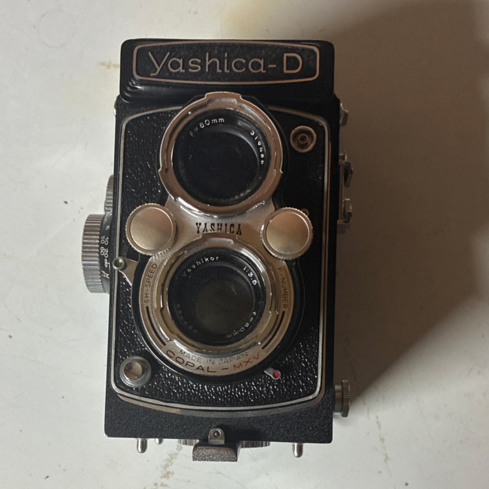 Yashica-D Medium Format TLR Camera with 80mm f/3.5 Yashikor lense and case