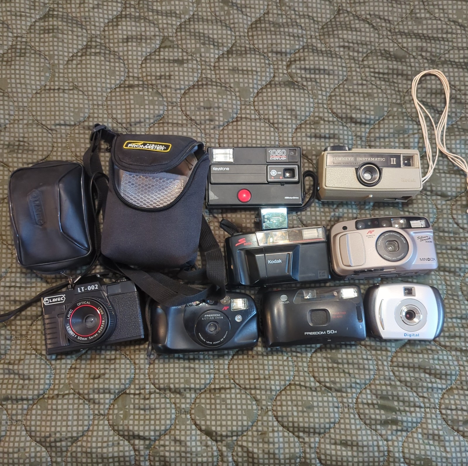 Vintage Camera Lot of 8 Minolta Kodak Lavec 35mm Film Point Shoot Digital
