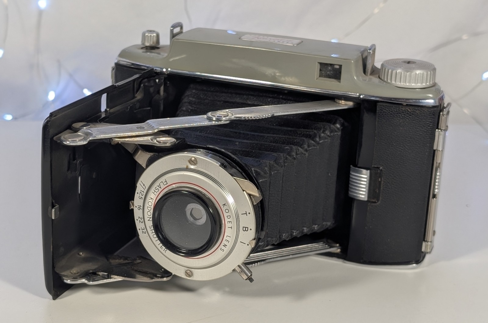 Vintage Kodak Tourist IIFolding Camera w Original Field Case. Untested (A2)